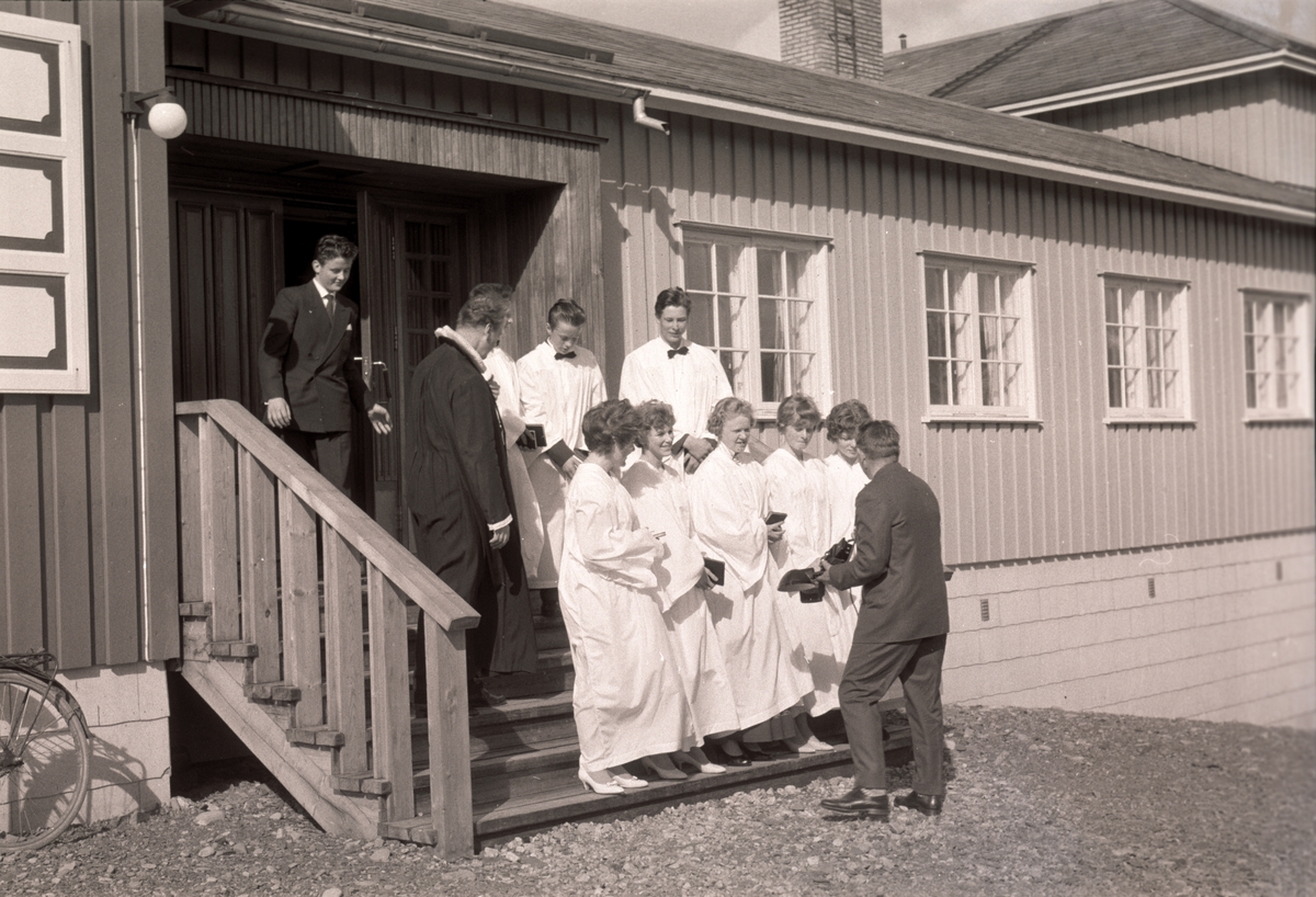 Konfirmasjon I Svalbard Kirke 3 Juli 1960 Svalbard Museum