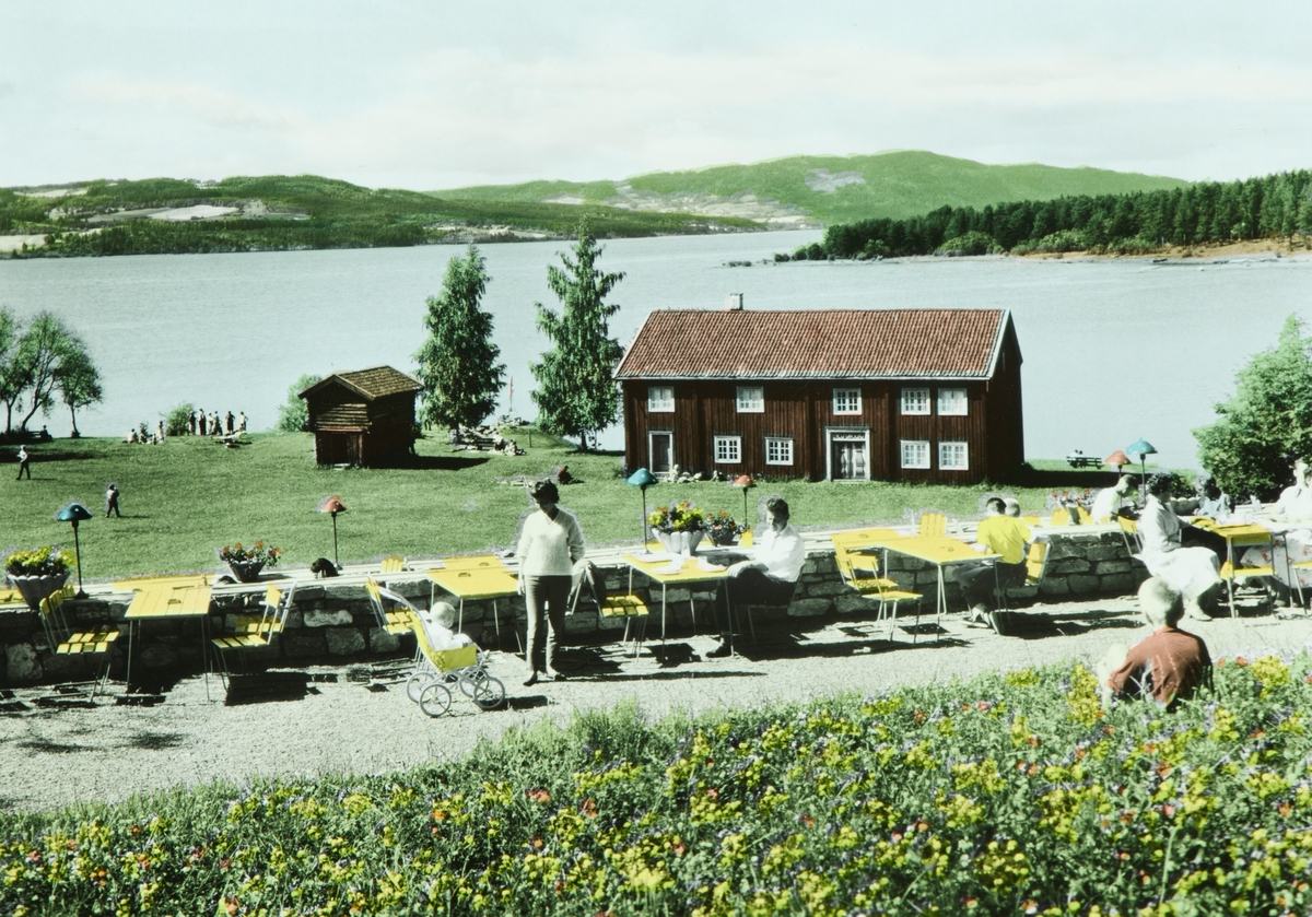 Postkort, Hamar, Hedmarksmuseet og Domkirkeodden, uteservering ved Odden Restaurant som åpnet 1959, Rosenlundvika, Løtenbygningen,