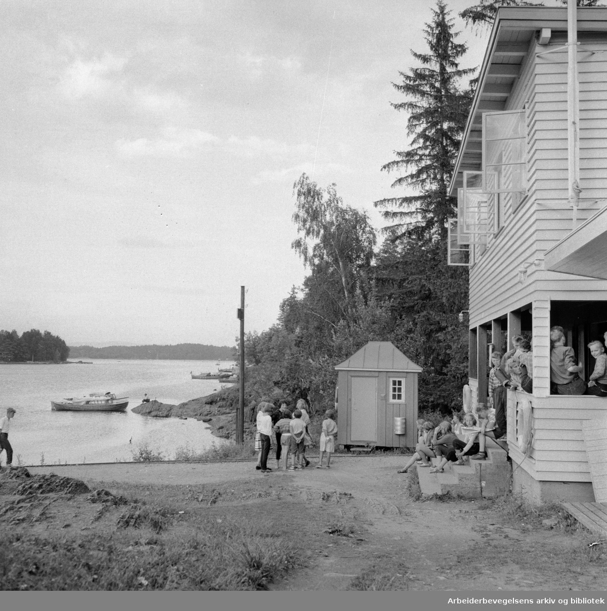 Langåra, formelt Nordre Langåra. Øy i Indre Oslofjord. Juli 1958