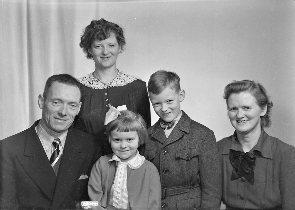 Olav S. Johansen med familie