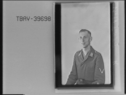 Portrett av tysk soldat i uniform,  Paul K. Hoffman.