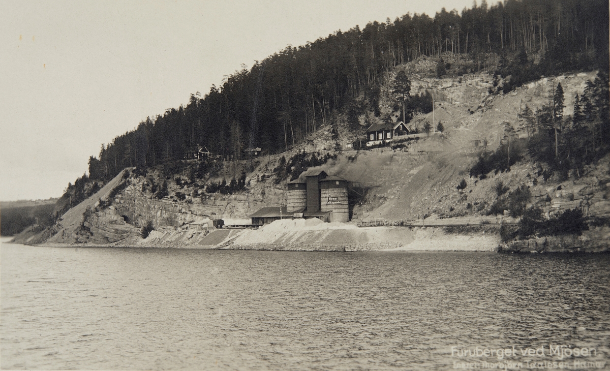 Postkort, Ringsaker, Furnes, Jessnes, Furuberget, Steens Kalkbrenneri, etablert av dyrlege Vincent Steen og kjøpmann Carl Steen i 1897, eget jernbanespor inn til kalkovnene,