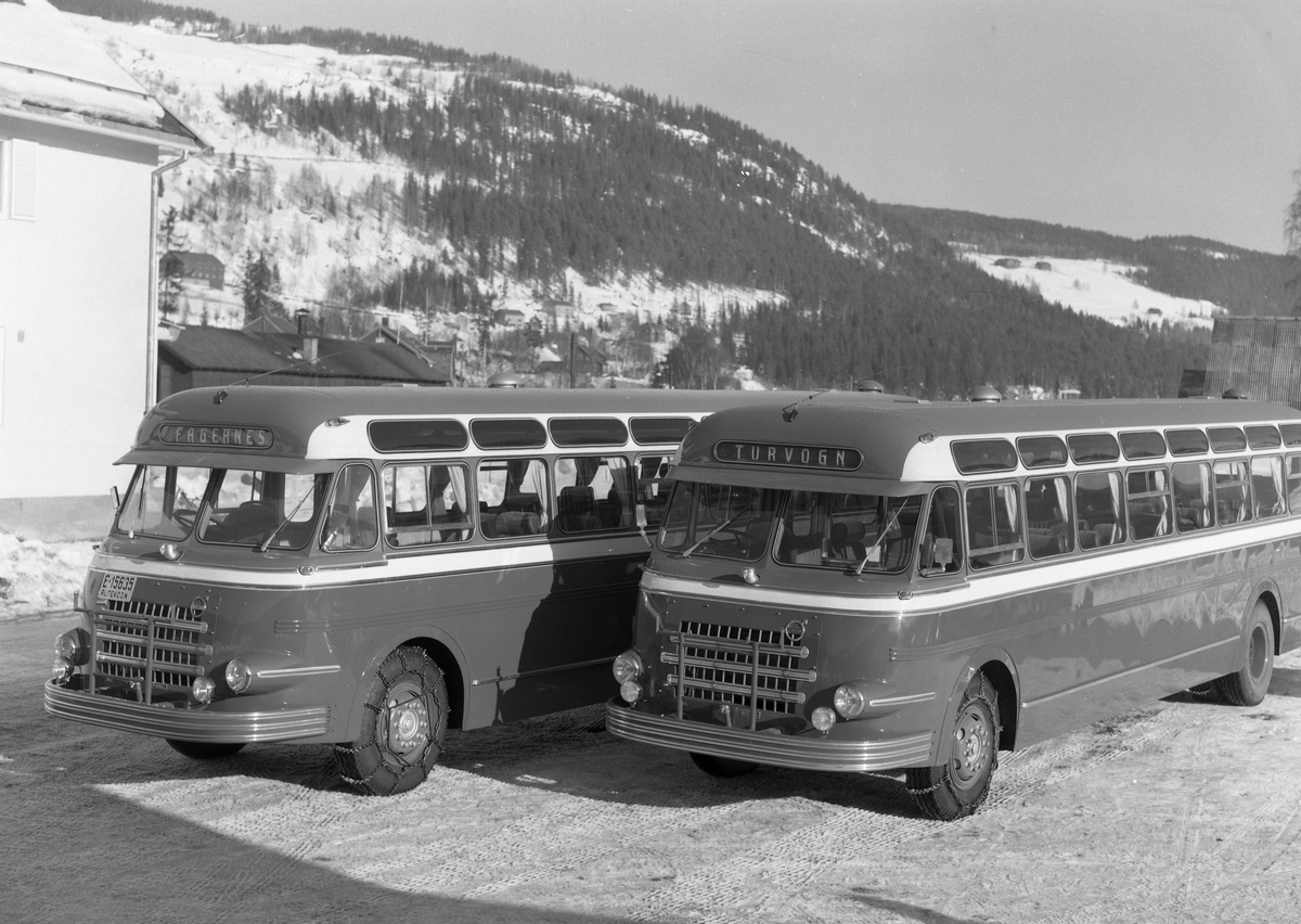 Nye busser til JVB i mars 1954.