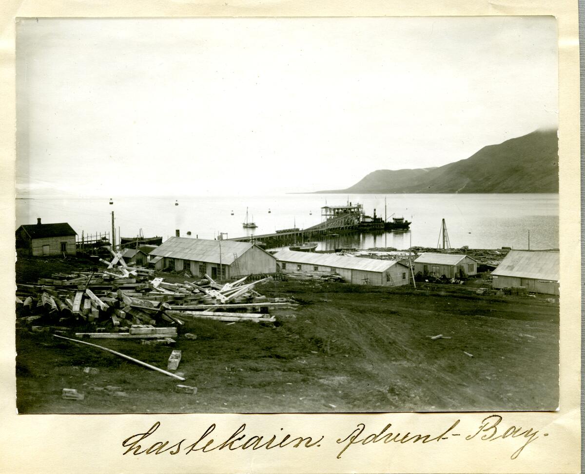 Lastekaien i Longyearbyen/Advent Bay. Bilder fra Svalbard 1920-21