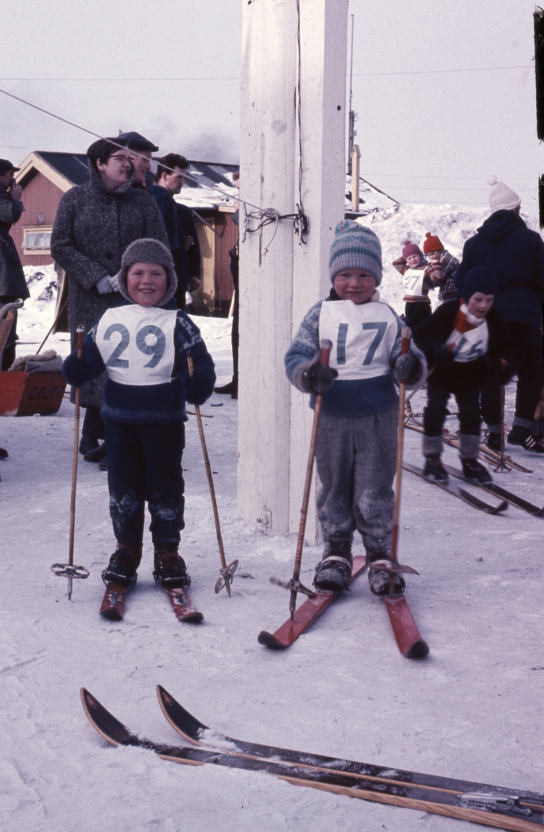 Bilder fra Ny-Ålesund slutten av 50- begynnelsen av 60-tallet. Skirenn