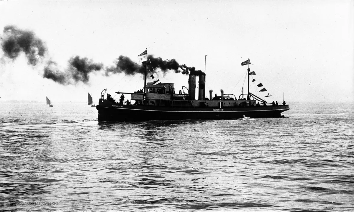 Fra Jonas Lied samlingen., "Government steamer meets our 1914 expedition at the mouth of the Yenisey"