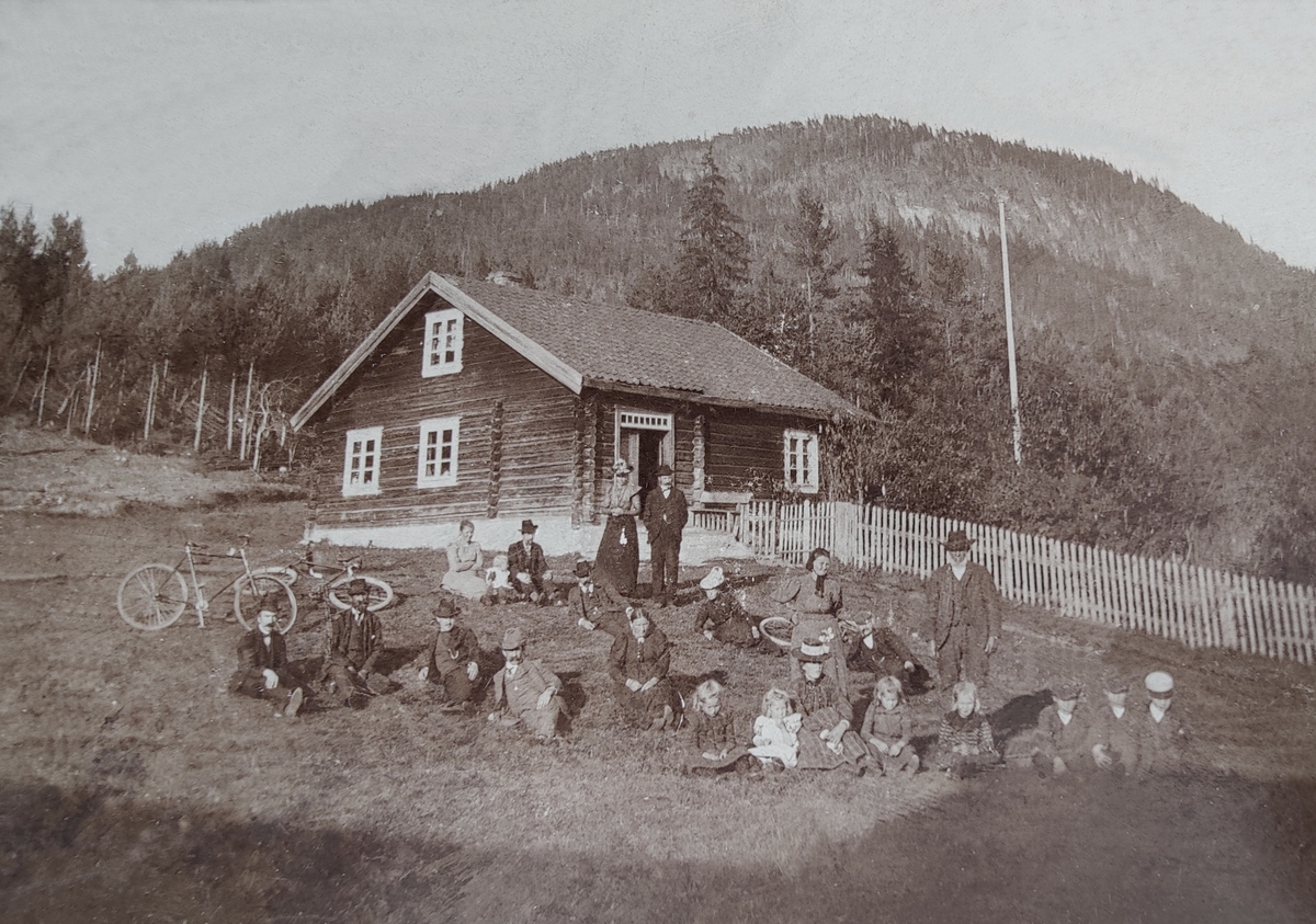 Bjørnholt gård i Jondalen, 1895