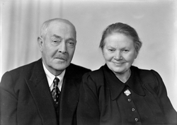 Carl Tysnes sen. med hustru Gidsken