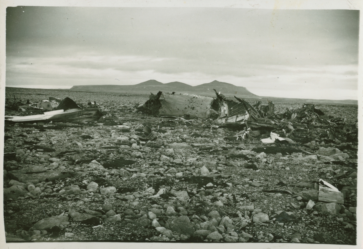 Vrakrester fra flyulykken i 1952 Overvintring på Bjørnøya 1957-58