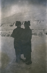 Mann og kvinne i Longyearbyen.