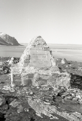 Minnesmerke etter Spitsbergenfarere på Gravneset.