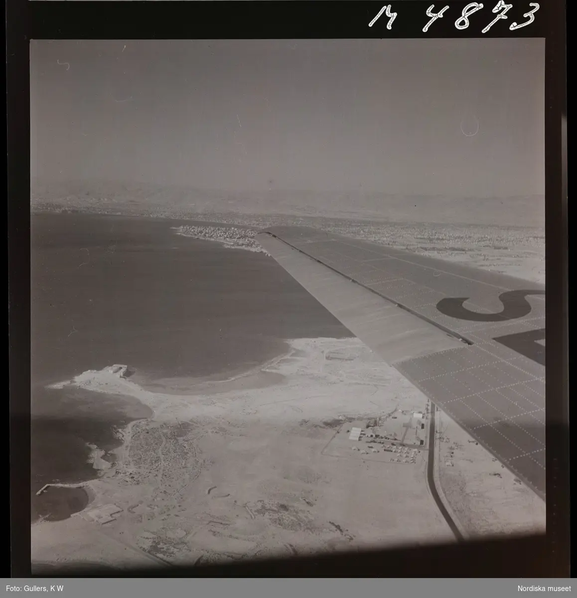 1717/H Aten. Flygbild, kusten från luften.