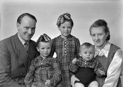 Jonas og Elsa Hiller med barn