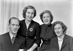 Harald og Ingrid Mørch med døtrene Svanhild og Lillian