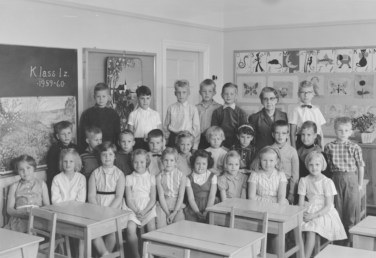 Engelbrektsskolan, klassrumsinteriör, skolbarn med lärarinna fröken Astrid Widén, klass 1Z, sal 16.