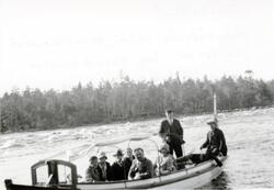 "Fossekallen". Motorbåtrute mellom Salmijærvi og Pitkajærvi,