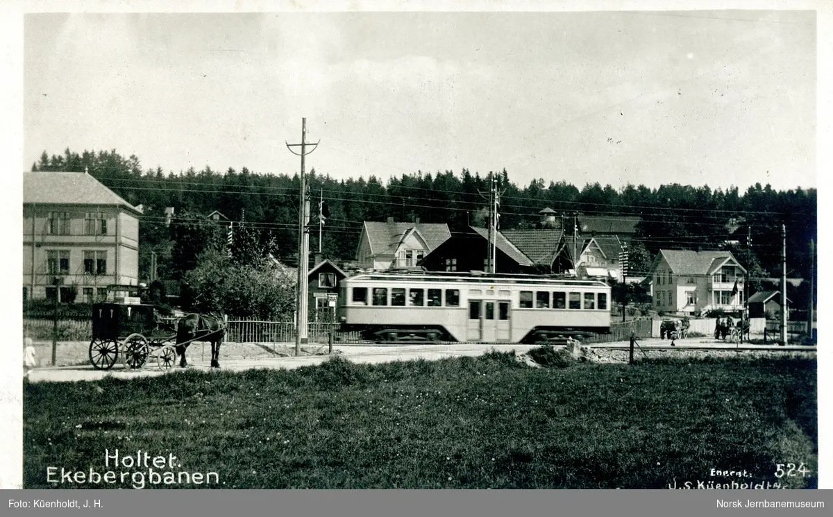 Ekebergbanens sporvogn ved Holtet stasjon, trolig kort tid etter åpningen i 1917
