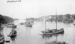 Prospektbilde : Knarlagsund i 1920-åra, havneområde med fler