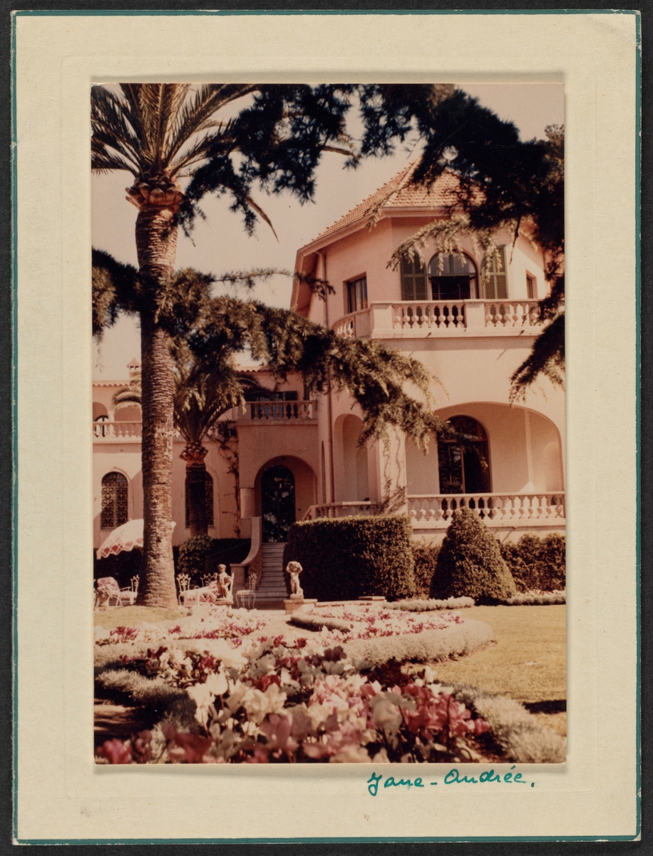 Kort med fotografi av villaen Jane - Andrée med flott hage.