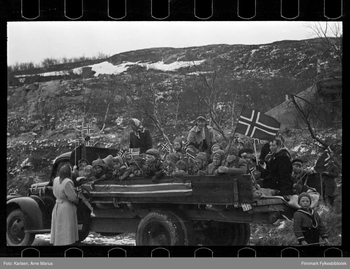Foto av barn ombord lastebil i Kirkenes, antagelig 17. mai 1948 (se historikk)

Bilen har skiltnummer Y-3130, Chevrolet 1946-47-modell