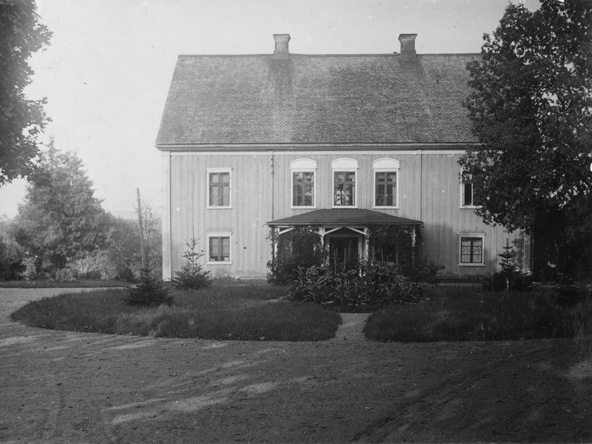 Herrgården i Risäter. Här bodde Sveriges styvaste björnjägare, hovjägmästare Herman Falk