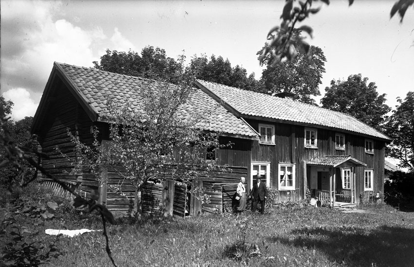 Karbenning socken, Örbäcks by, "Anders Lars'' gård.
Mangårdsbyggnad med källarbod.