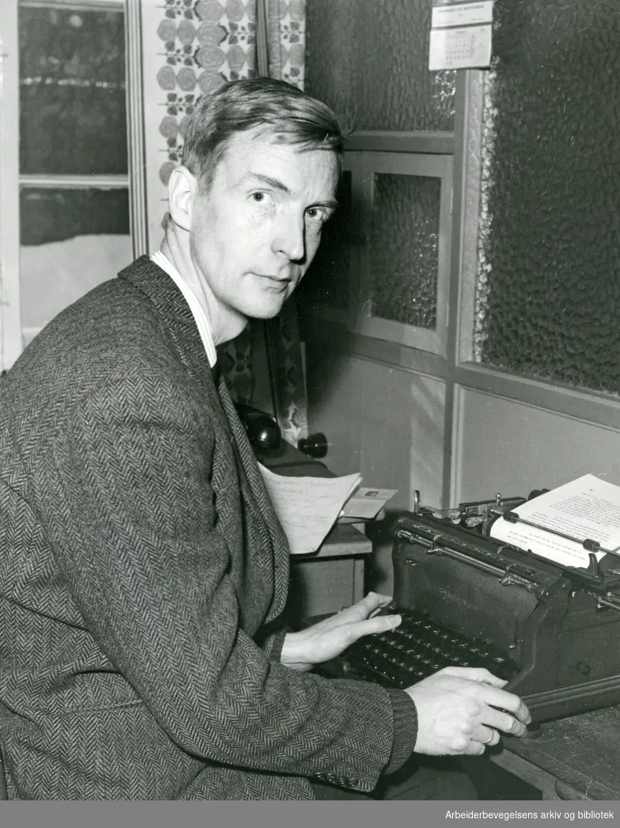 Åge Rønning (1925-1991). Journalist og forfatter. Udatert.