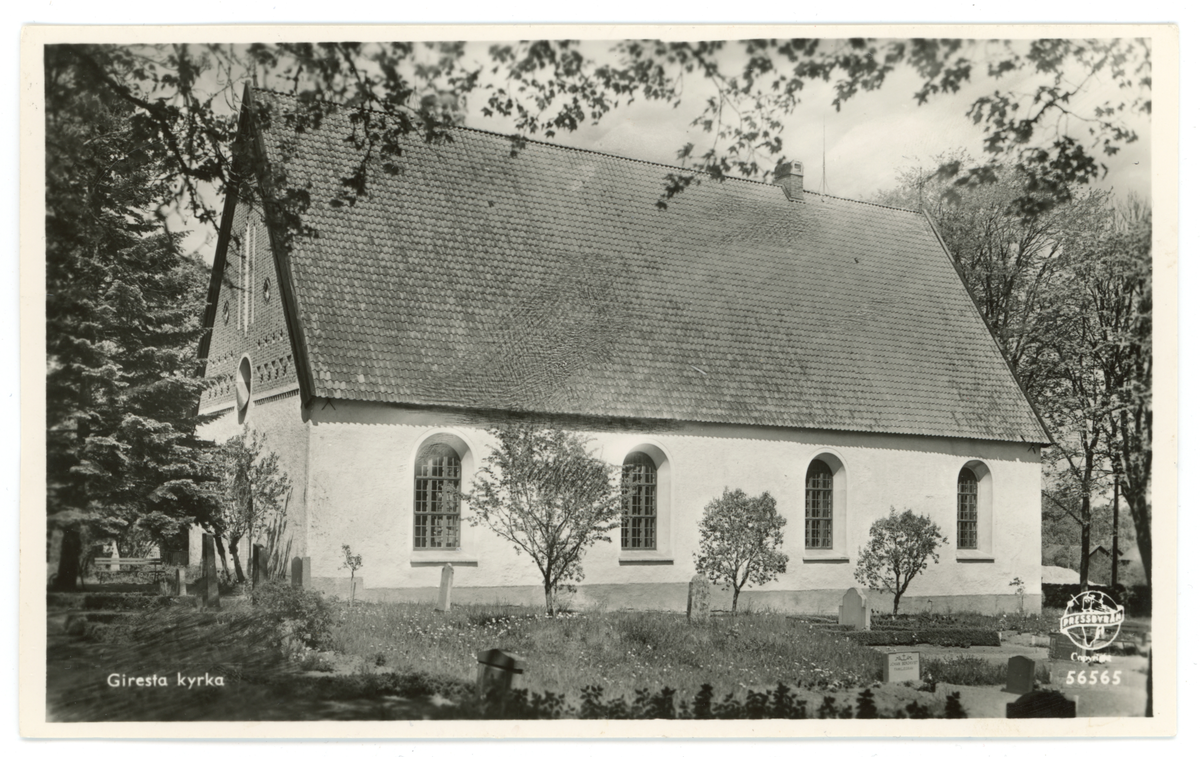 Vykort med motiv av Giresta kyrka, Lagunda församling, Enköpings kommun. Kyrkan ligger utefter riksväg 55 i Örsundsbro.