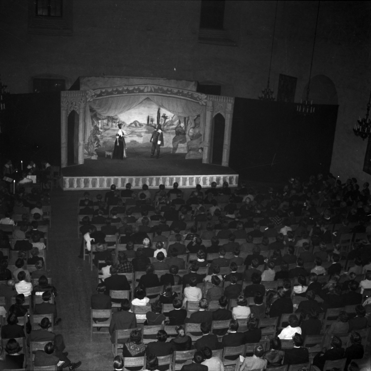 "Studentteatern med kungabesök på rikssalen", Uppsala 1955