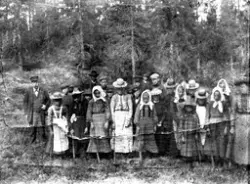 Skoleklasse ved Sætre skole, Nordskogbygda ca.1870.
Lærer S.