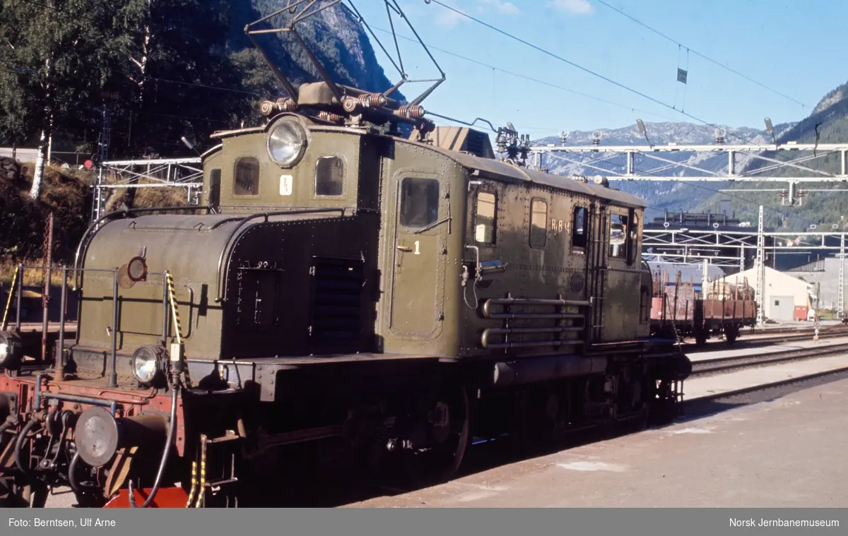 Rjukanbanens elektriske lokomotiv RjB 14 på Rjukan stasjon