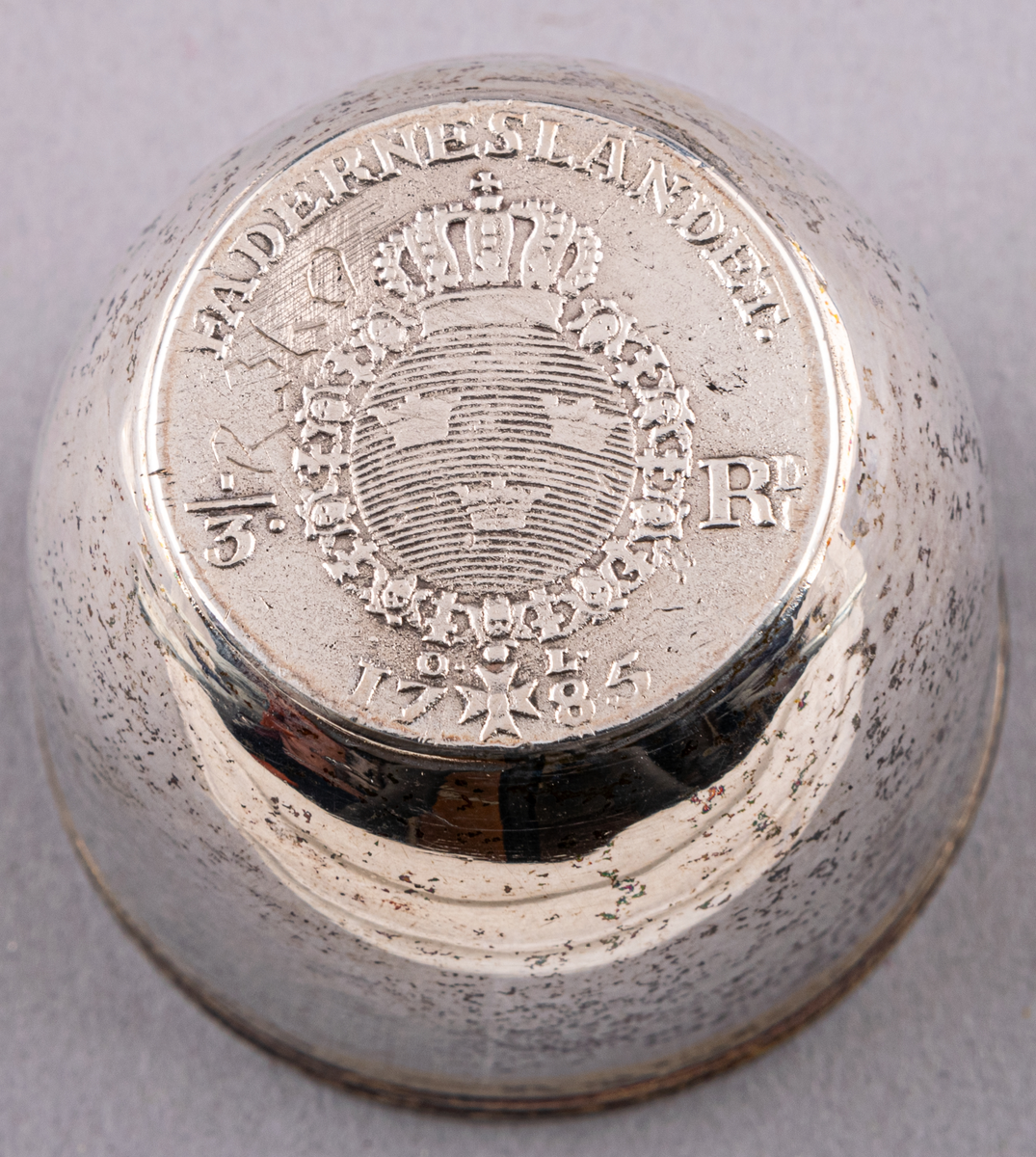 Supkopp, silver. Graverad OPS. Mynt i botten 1/3 Rd 1785.