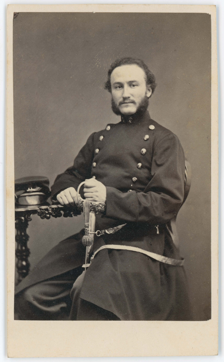 Porträtt på Överstelöjtnant E. W. Lavén. född 1841