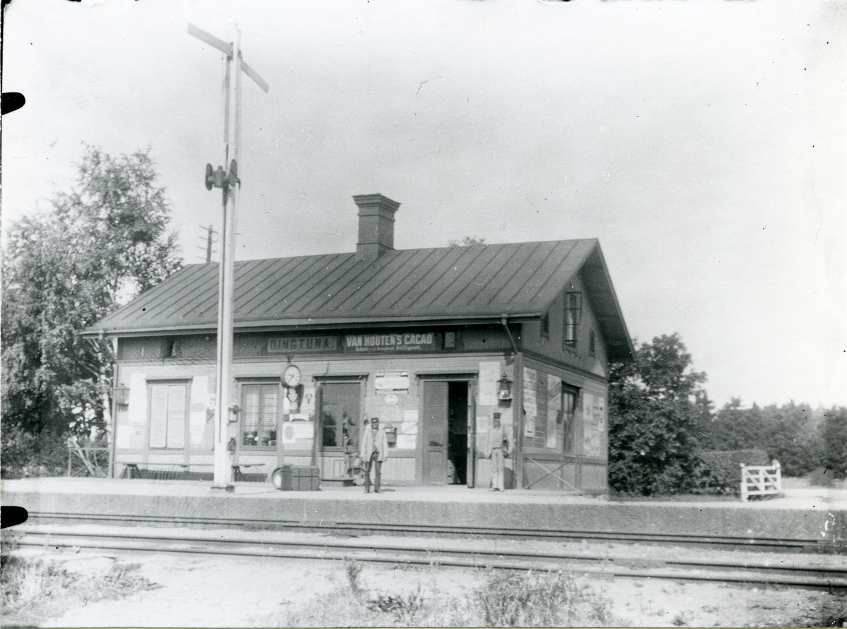 Dingtuna sn.
Dingtuna järnvägsstation, c:a 1908.