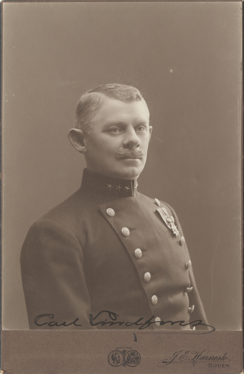 Porträtt av Carl Lindforss, kapten vid Norrbottens regemente.