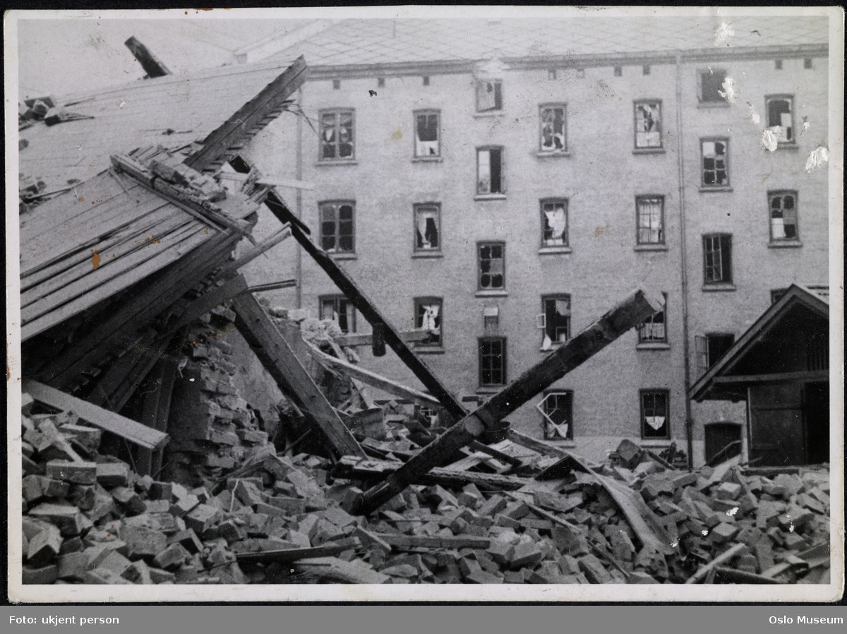 bygårder, bakside, skade etter bombing, knuste vinduer