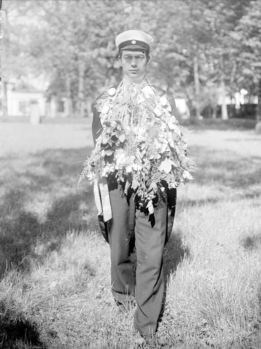 Sven Lindberg tar studenten, Uppsala omkring 1910