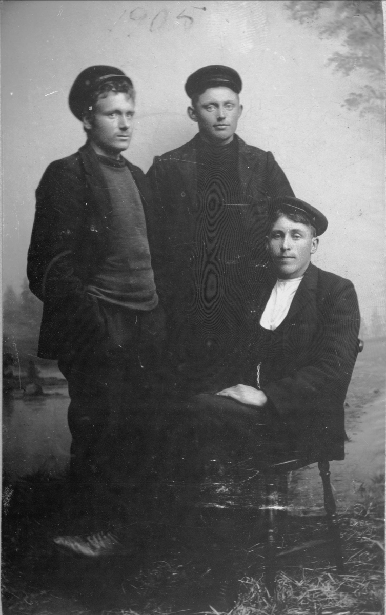 Gruppeportrett av tre menn.
