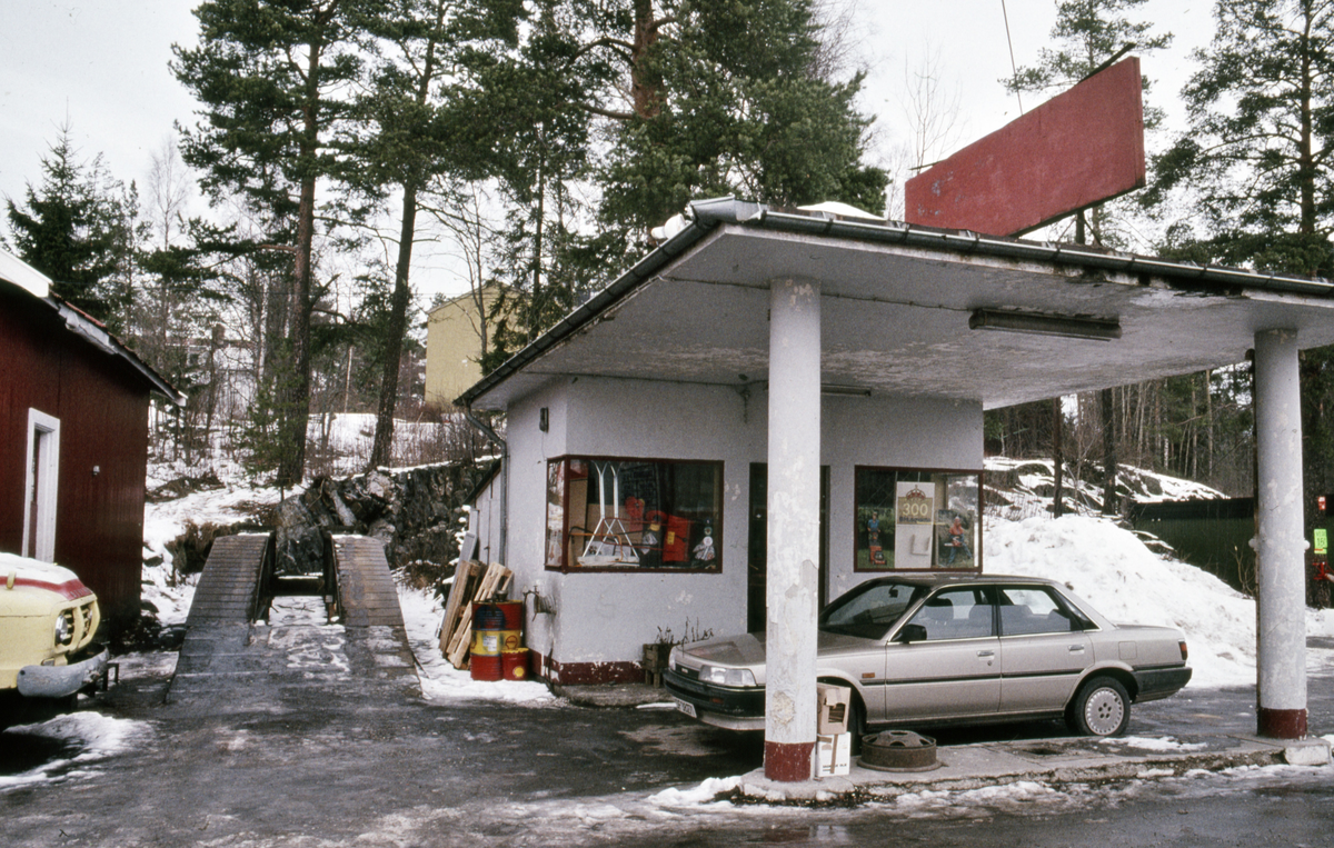 Skedsmokorset, nedlagt bensin-stasjon, type for Shell (funkis)