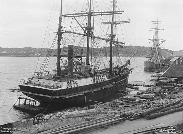 Framnæs Mekaniske Verksted ble anlagt på østsiden av Sandefjordsfjordens indre del. Verkstedet var lenge den viktigste arbeidsplass i Sandefjord. Mange kjenner til noenkjente båter som er bygd der, blant annet "Christian Radich" og "Endurance".