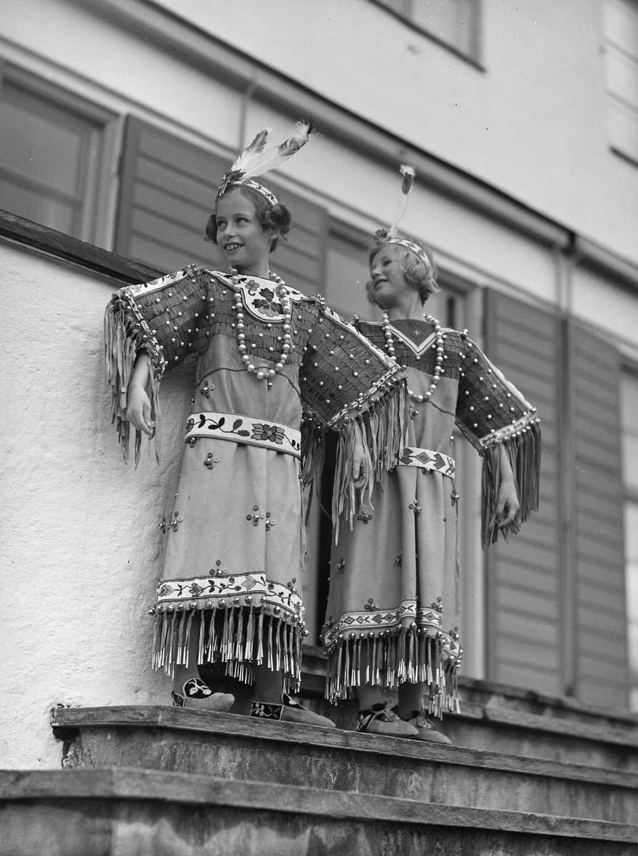 Prot: Astrid og Ragnhild indianer