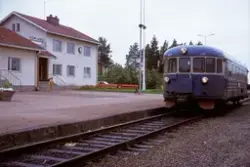 Dieselmotorvogn nr. 4211 med persontog på Kemijärvi stasjon 