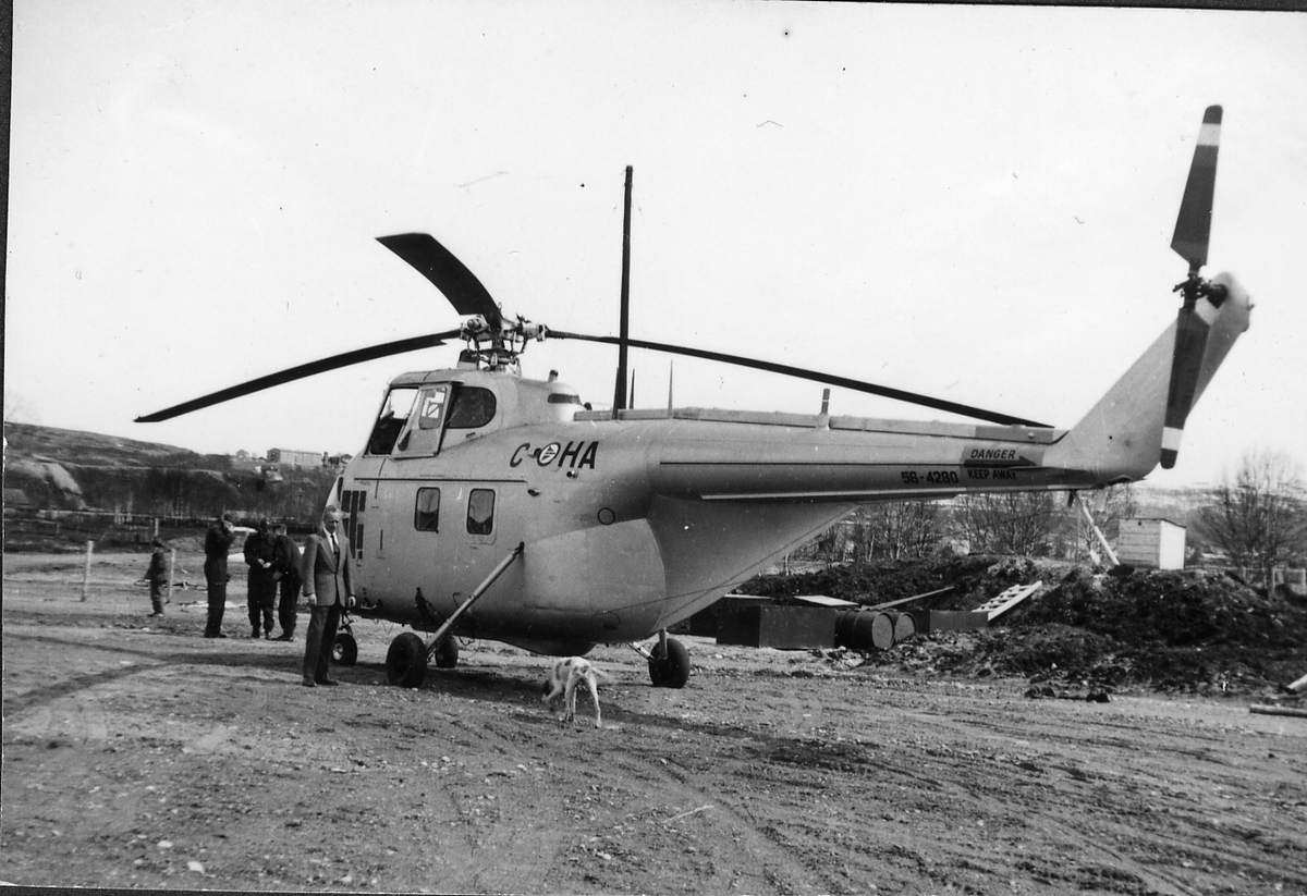 Helikopter på Røros flyplass