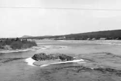 Elvelandskap ved Glomma 1. mai 1941. Fotografiet skal være t