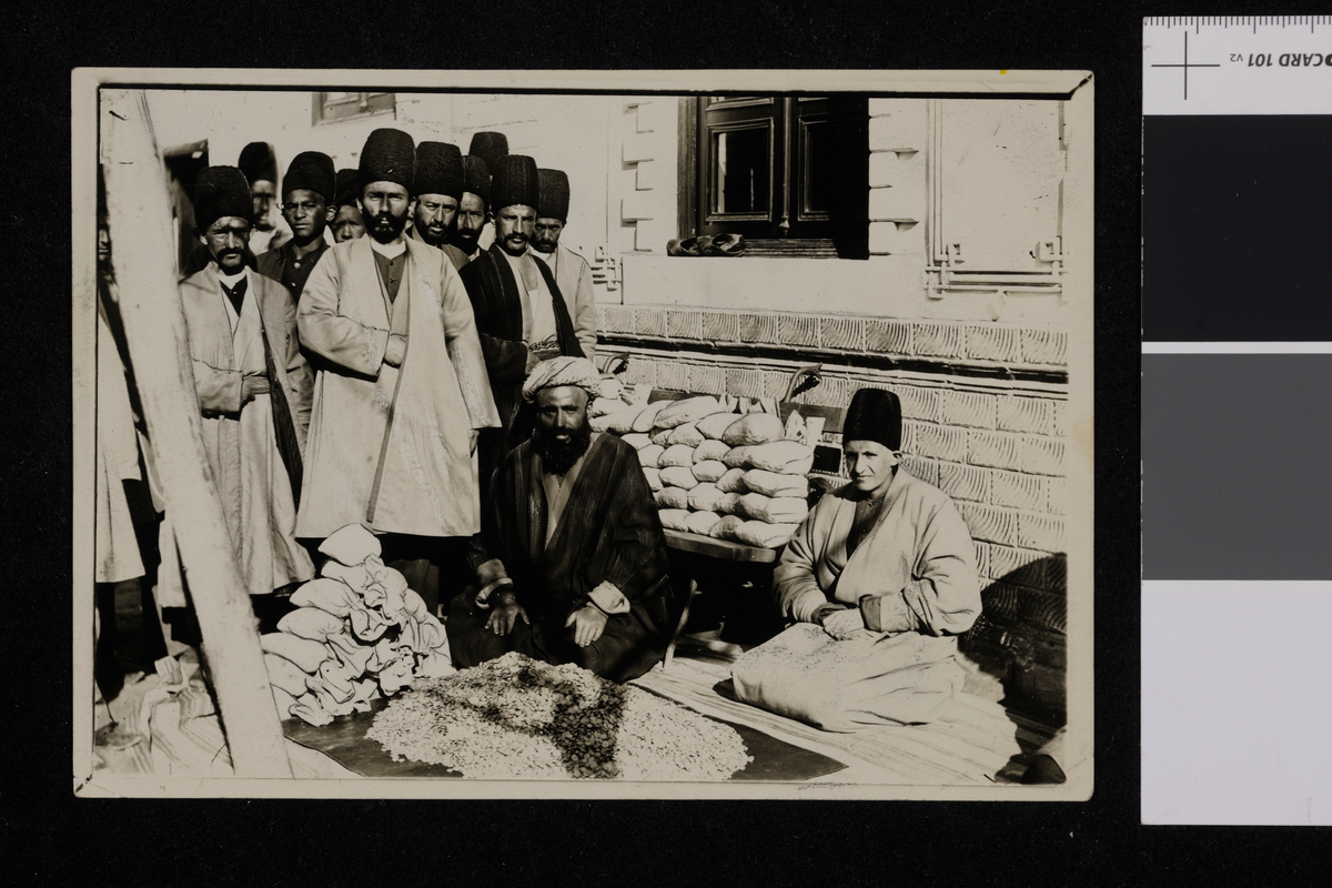 Skatteoppkrevere Iran. Fotografier tatt av/ samlet inn av Elisabeth Meyer fra reise til Iran 1929.
