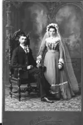 Brudeparet Plassen. 
Margit Brøto Plassen og Knut Plassen.