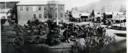 Tyske soldater foran Nesbyen gamle skole
Oppstilling av tysk
