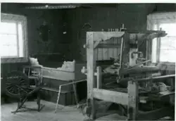 Interiør fra Kolsrudstugu seng rokk ,garnvinde og vev