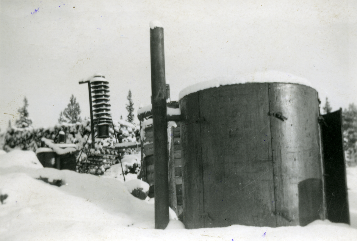 Kullbrenneri
Stålmila i kolbrenneriet på Gire, 1944-45. Ræder kjøpte Søre Gire til feriested.
