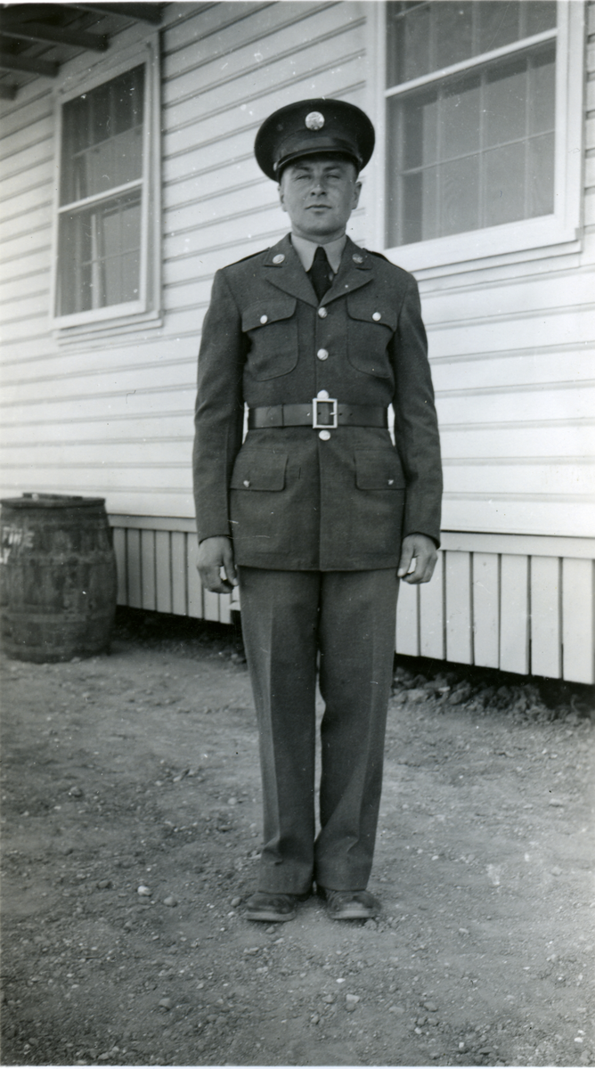Olaf Rodegard på Camp Roberts, California. Her i uniform.
